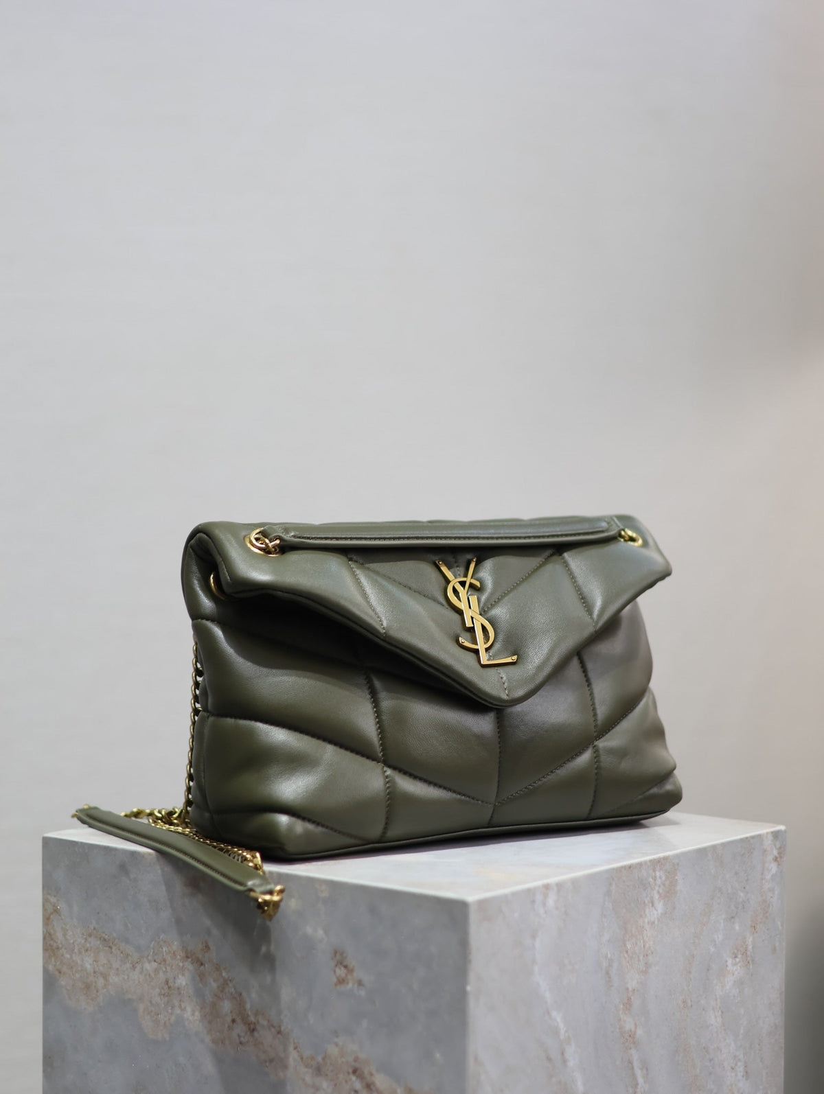 YSL 25S LOULOU PUFFER MM 29 IN DARK OLIVE CALFSKIN GOLD HARDWRE