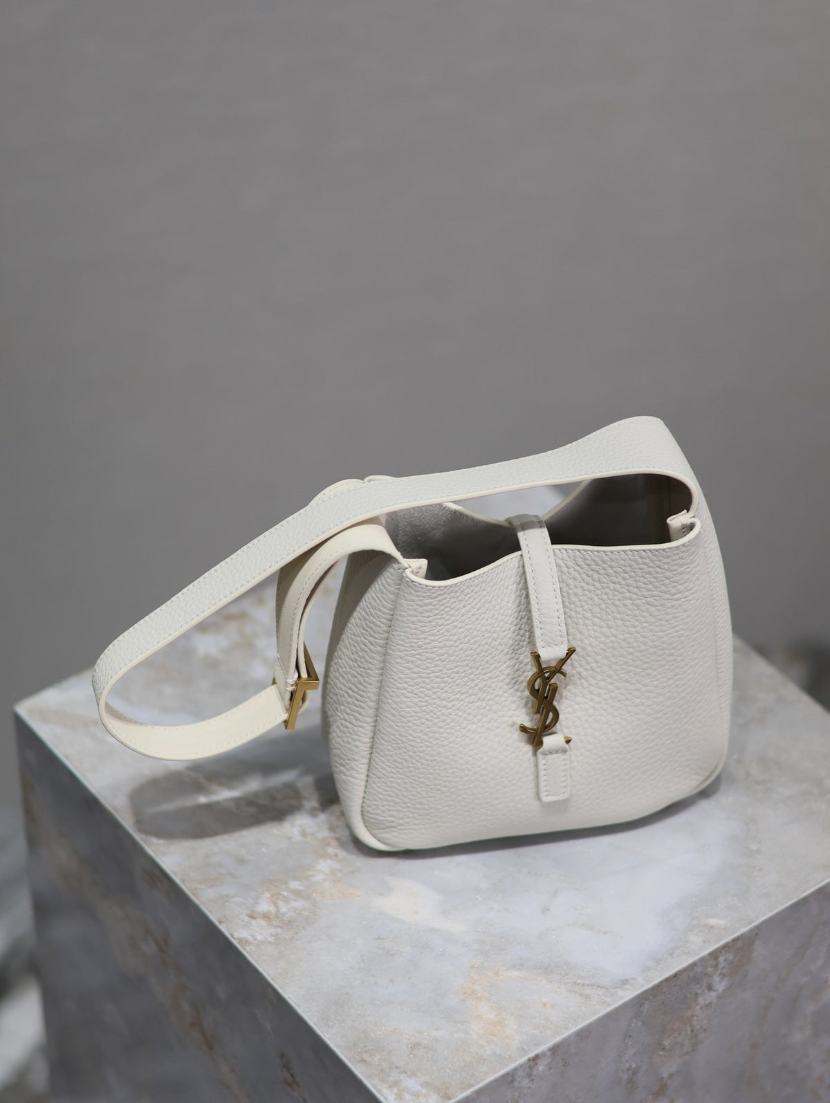 YSL 25S LE 5 À 7 BAG 16 IN BLANC VINTAGE GRAINED CALFSKIN GOLD HARDWRE