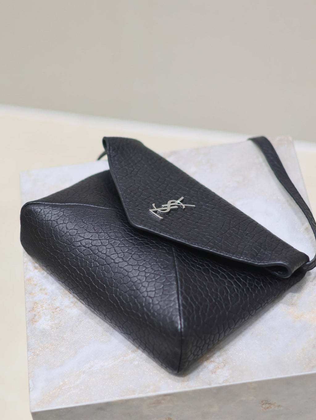 ENVELOPE CHAIN BAG 23 IN BLACK ELEPHANT TEXTURE LAMBSKIN SILVER LOGO