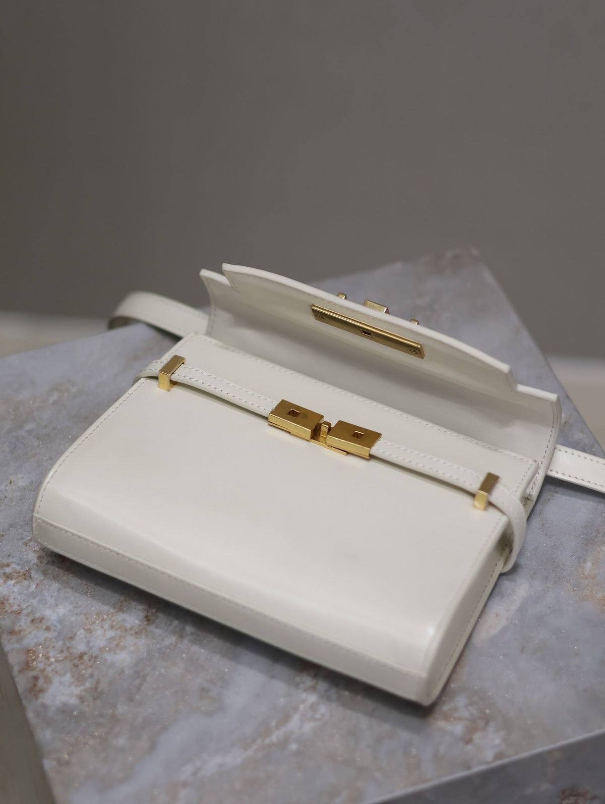YSL 25S MINI MANHATTAN 19 IN BLANC VINTAGE CALFSKIN GOLD HARDWARE