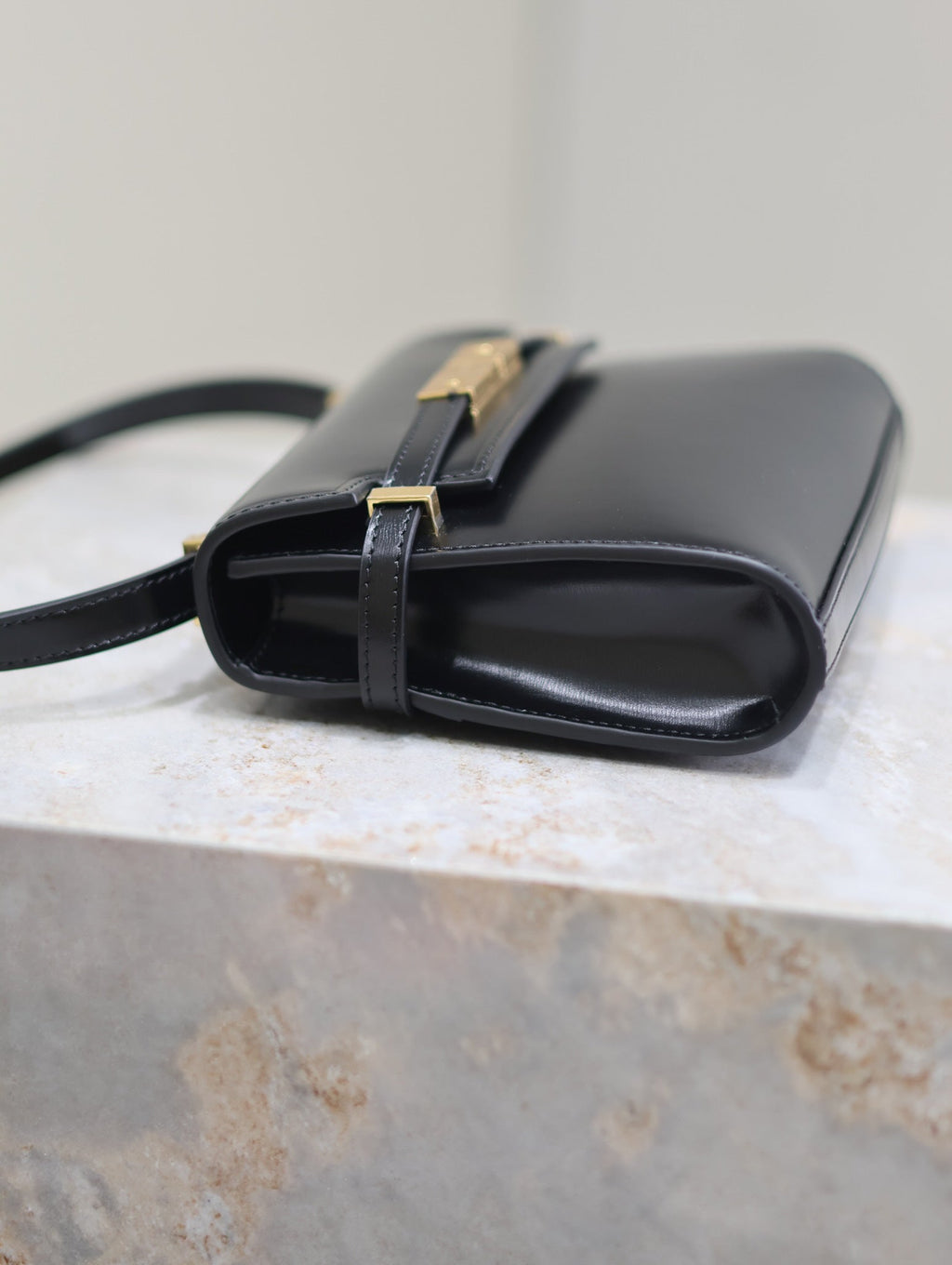 MANHATTAN MINI 19 IN BLACK SMOOTH LAMBSKIN GOLD BUCKLE
