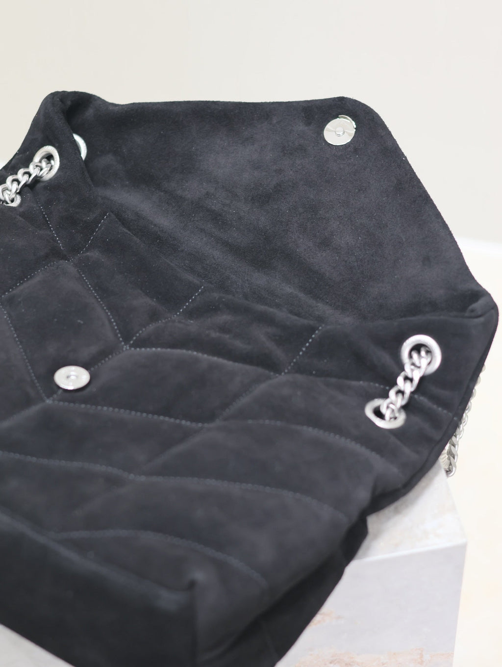 YSL 25S LOULOU PUFFER GM 35 IN BLACK SUEDE SILVER HARDWRE