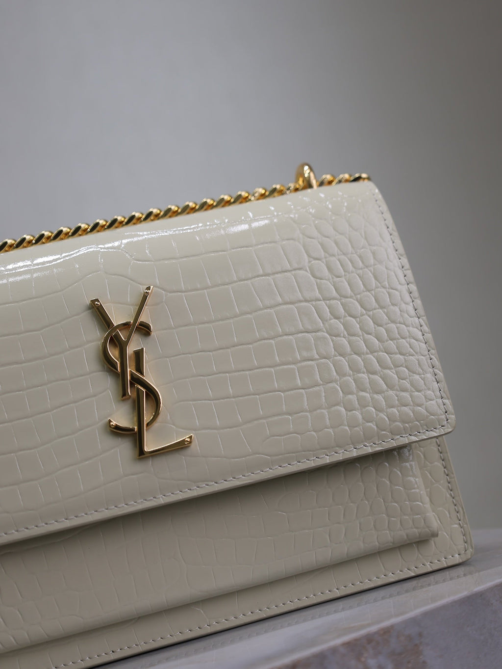 YSL 25S SUNSET MEDIUM 22 IN IVORY CROCODILE-EMBOSSED SHINY CALFSKIN GOLD HARDWRE