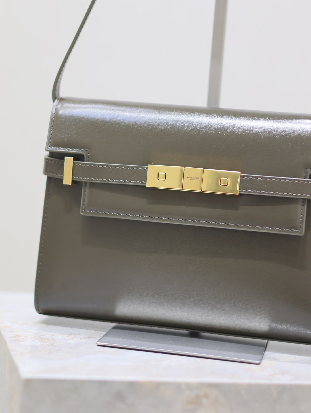 MANHATTAN IN BOX SMALL 24 IN KOMBU GREEN CALFSKIN GOLD HARDWARE