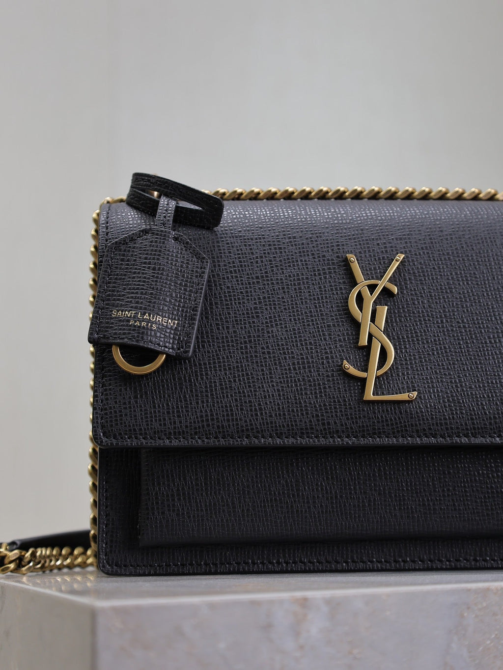 YSL 25S SUNSET MEDIUM 22 IN BLACK GRAINED CALFSKIN GOLD HARDWARE