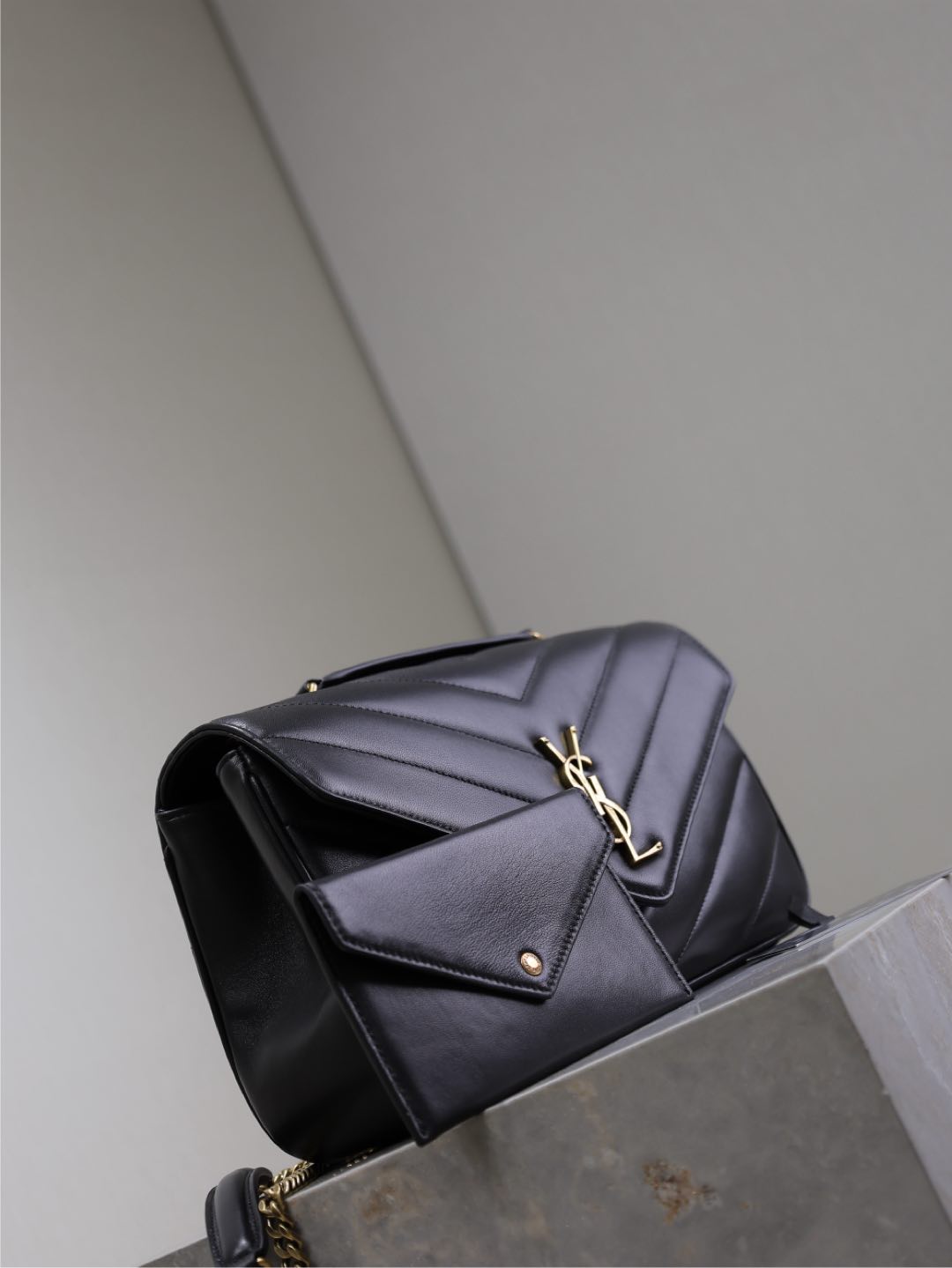 LOULOU MEDIUM 29 IN BLACK SHEEPSKIN GOLD HARDWARE