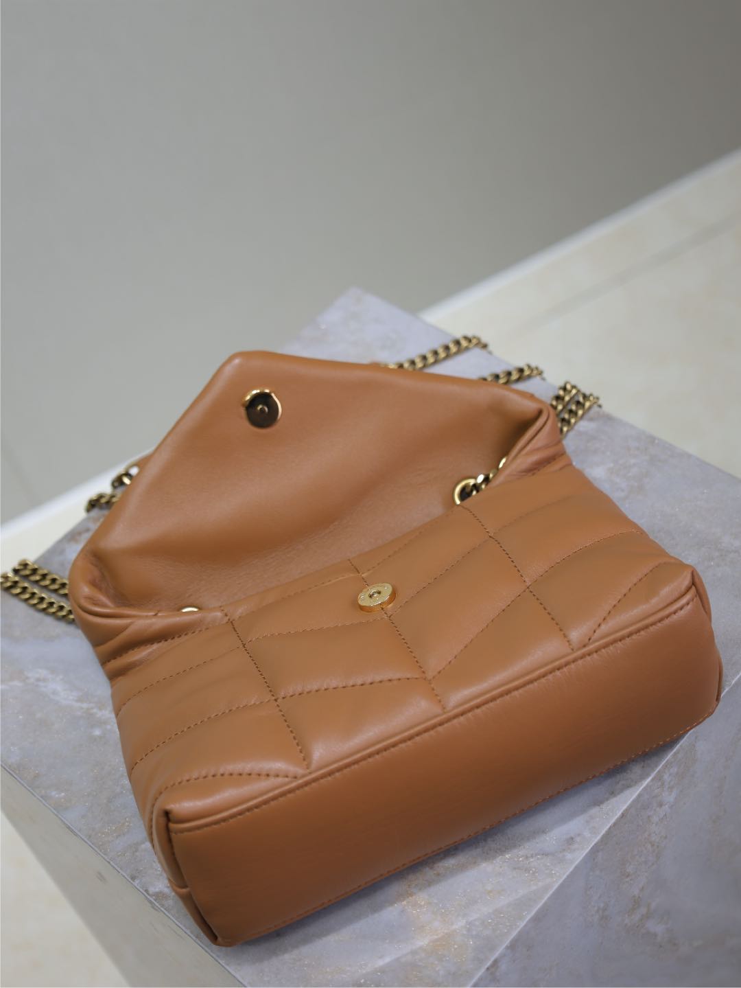 YSL 25S LOULOU PUFFER MINI 23 IN CARAMEL CALFSKIN GOLD HARDWARE