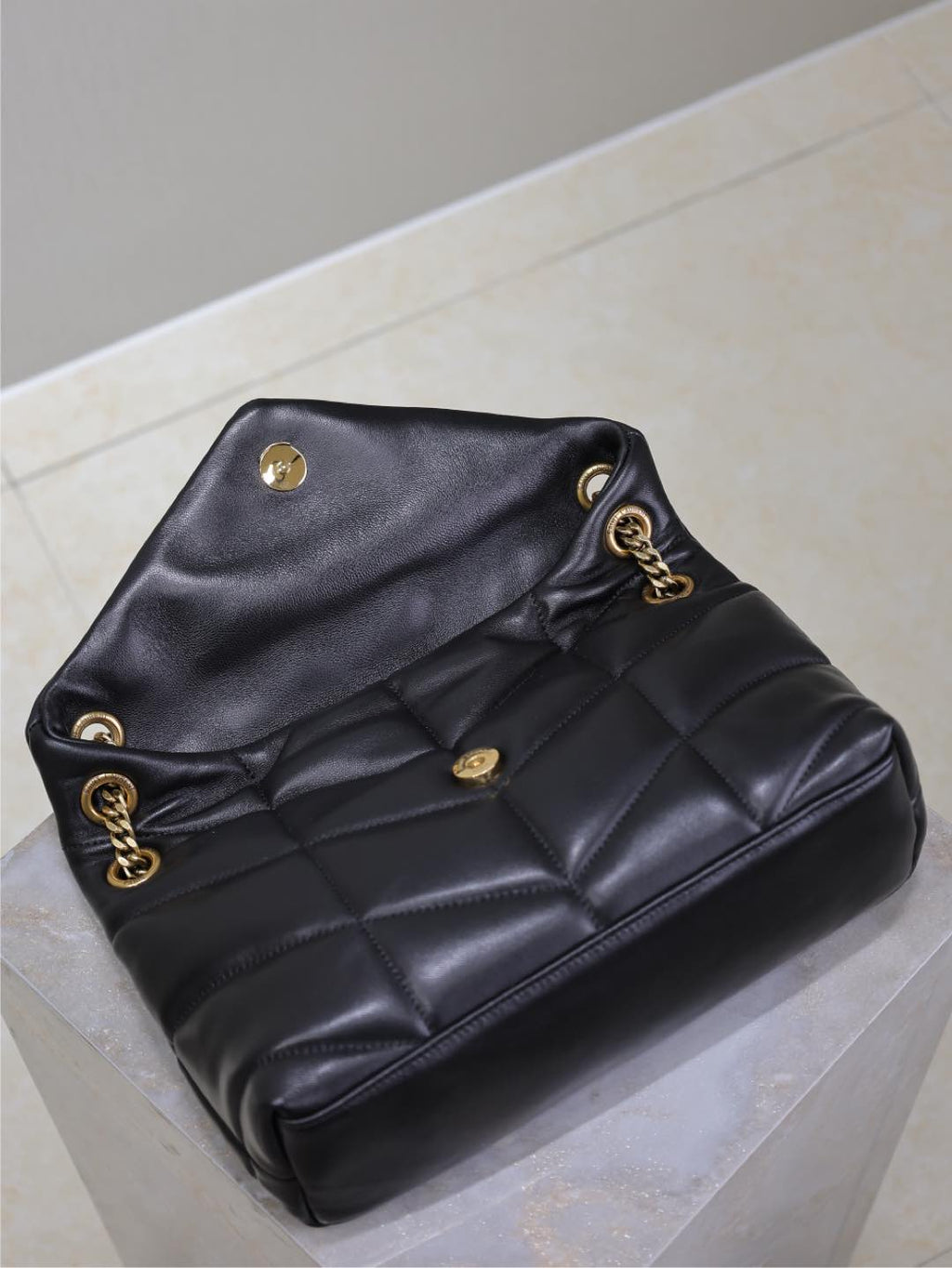 YSL 25S LOULOU PUFFER MM 29 IN BLACK CALFSKIN GOLD HARDWRE